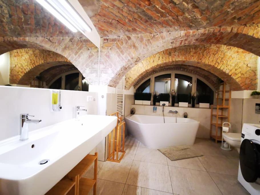 Appartement Inval By Rockchair L Superhost Status L 2 Bedrooms Boxspringbeds 2 Bathrooms In Center 