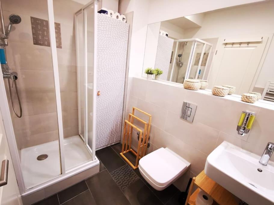 Inval By Rockchair L Superhost Status L 2 Bedrooms Boxspringbeds 2 Bathrooms In Center 