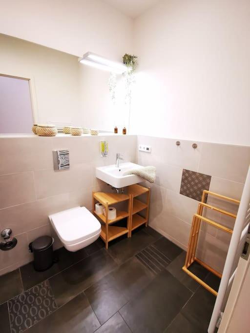 Inval By Rockchair L Superhost Status L 2 Bedrooms Boxspringbeds 2 Bathrooms In Center 
