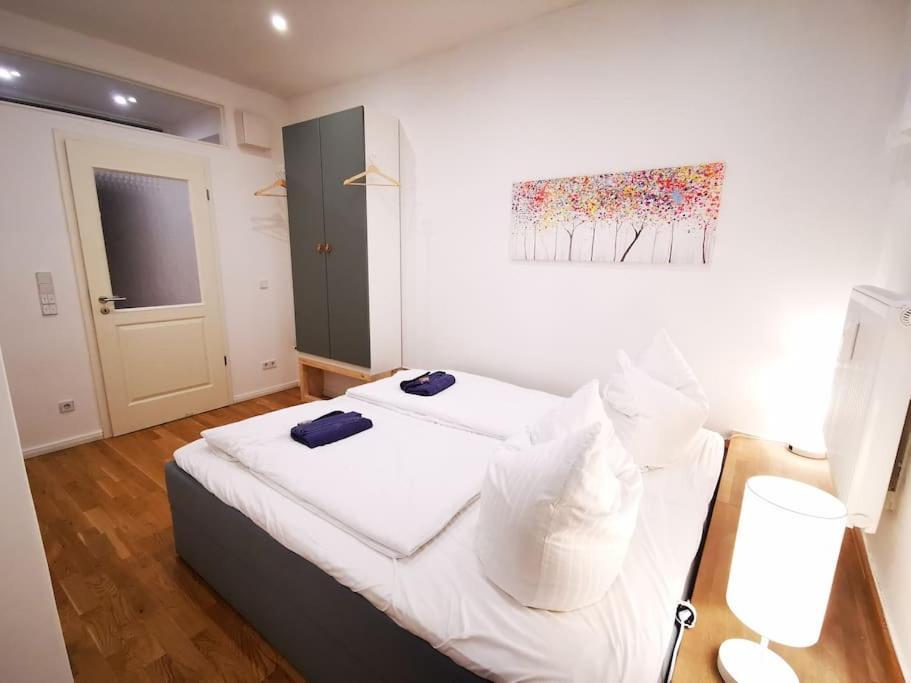 Inval By Rockchair L Superhost Status L 2 Bedrooms Boxspringbeds 2 Bathrooms In Center 