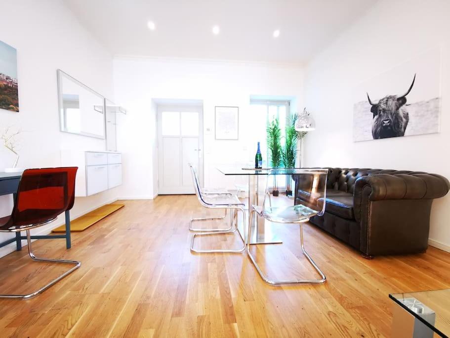 Inval By Rockchair L Superhost Status L 2 Bedrooms Boxspringbeds 2 Bathrooms In Center 