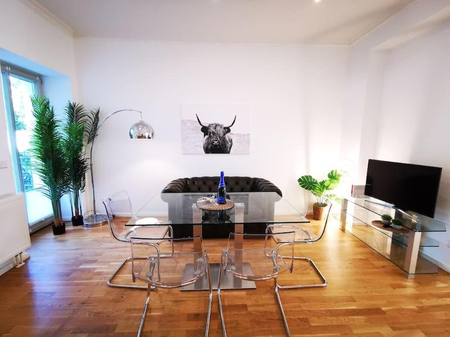 Inval By Rockchair L Superhost Status L 2 Bedrooms Boxspringbeds 2 Bathrooms In Center 